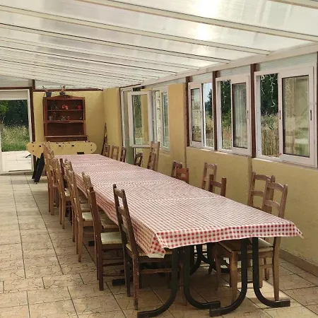 La maison est dans le pré Tatil Evi