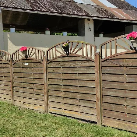 La maison est dans le pré Tatil Evi