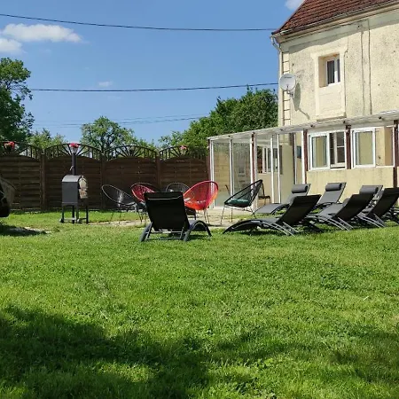 Tatil Evi La maison est dans le pré